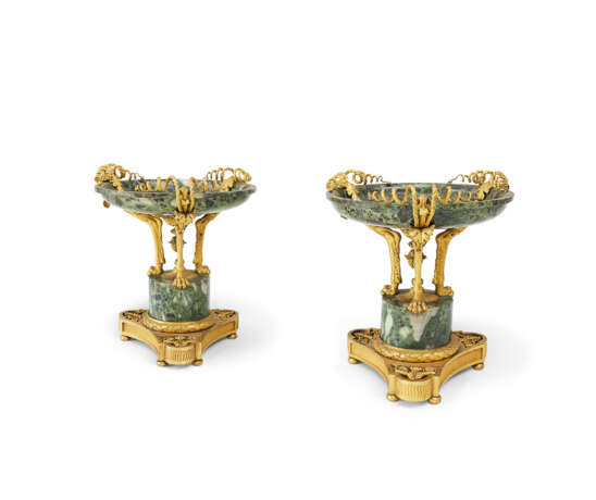 PAIRE DE COUPES MONTÉES D`ÉPOQUE LOUIS XVI - photo 2 PAIRE DE COUPES MONTÉES D`ÉPOQUE LOUIS XVI - photo 2