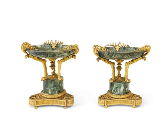 PAIRE DE COUPES MONTÉES D`ÉPOQUE LOUIS XVI - photo 3 PAIRE DE COUPES MONTÉES D`ÉPOQUE LOUIS XVI - photo 3