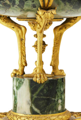 PAIRE DE COUPES MONTÉES D`ÉPOQUE LOUIS XVI - photo 5 PAIRE DE COUPES MONTÉES D`ÉPOQUE LOUIS XVI - photo 5