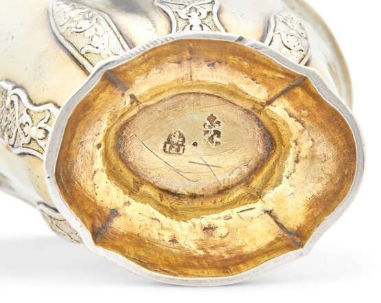 DEUX TIMBALES EN VERMEIL D'ÉPOQUE LOUIS XV - photo 2