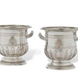 PAIRE DE RAFRAÎCHISSOIRS EN MÉTAL PLAQUÉ - фото 1