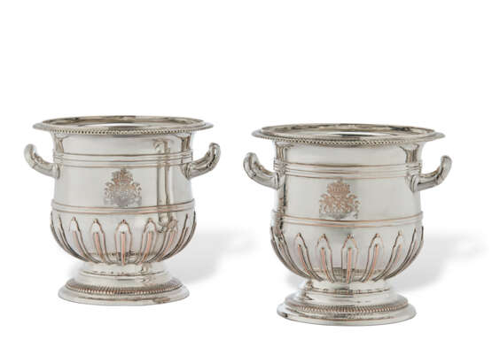 PAIRE DE RAFRAÎCHISSOIRS EN MÉTAL PLAQUÉ - фото 1