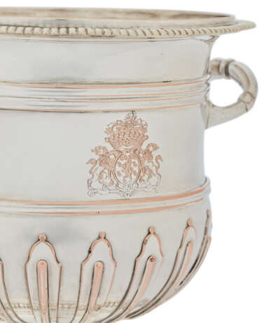 PAIRE DE RAFRAÎCHISSOIRS EN MÉTAL PLAQUÉ - фото 2