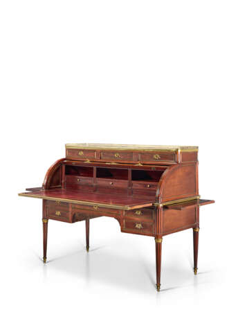 BUREAU À CYLINDRE D`ÉPOQUE LOUIS XVI - фото 2 BUREAU À CYLINDRE D`ÉPOQUE LOUIS XVI - фото 2