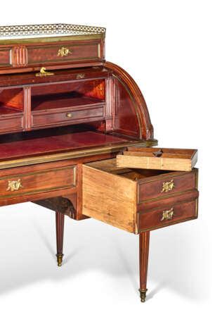 BUREAU À CYLINDRE D`ÉPOQUE LOUIS XVI - фото 7 BUREAU À CYLINDRE D`ÉPOQUE LOUIS XVI - фото 7