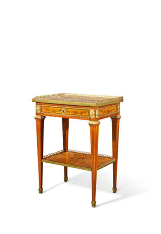 TABLE &#192; &#201;CRIRE D`&#201;POQUE LOUIS XVI - photo 4