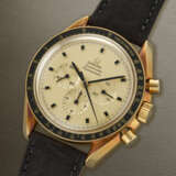 OMEGA, LIMITED EDITION YELLOW GOLD 'SPEEDMASTER', REF. 145.022-69 - photo 2