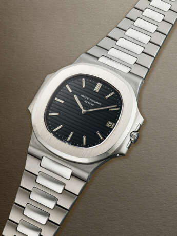 PATEK PHILIPPE, STAINLESS STEEL 'NAUTILUS', REF. 3700/001 - photo 2