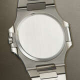 PATEK PHILIPPE, STAINLESS STEEL 'NAUTILUS', REF. 3700/001 - photo 3