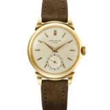 PATEK PHILIPPE, RETAILED BY SERPICO Y LAINO, YELLOW GOLD WRISTWATCH WITH SCROLL LUGS, REF. 1491 - photo 1