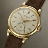 PATEK PHILIPPE, RETAILED BY SERPICO Y LAINO, YELLOW GOLD WRISTWATCH WITH SCROLL LUGS, REF. 1491 - photo 2