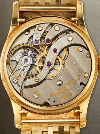 PATEK PHILIPPE, YELLOW GOLD WRISTWATCH WITH UNSIGNED CASE AND BRACELET - photo 4 PATEK PHILIPPE, YELLOW GOLD WRISTWATCH WITH UNSIGNED CASE AND BRACELET - photo 4