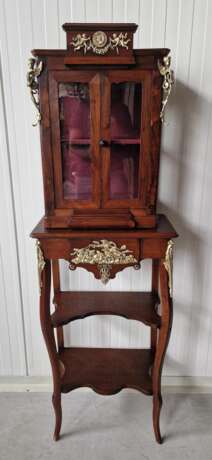 Restored antique display case with beautiful bronze elements Noyer Eclecticism 19th century - photo 5