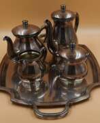 Übersicht. Service &agrave; caf&eacute; en m&eacute;tal argent&eacute; 