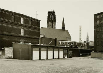Thomas Struth. Blick auf St. Salvator Duisburg 1985
