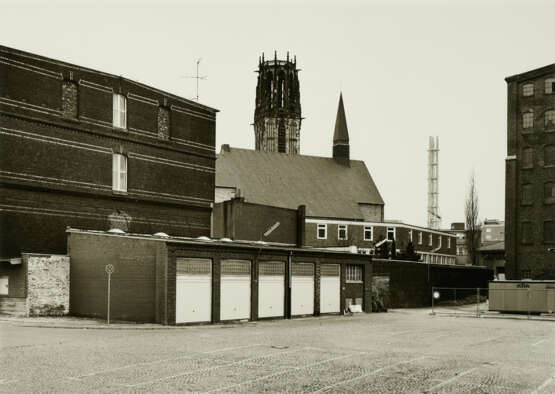 Thomas Struth. Blick auf St. Salvator Duisburg 1985 - Foto 1