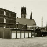 Thomas Struth. Blick auf St. Salvator Duisburg 1985 - Foto 1