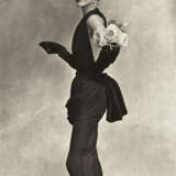 Irving Penn. Lisa Fonssagrives-Penn (Woman with Roses on her Arm) - photo 1