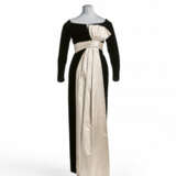 Richard Avedon. Dovima with Elephants - photo 5