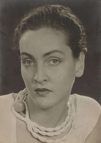 Man Ray. Meret Oppenheim with Necklace - фото 1