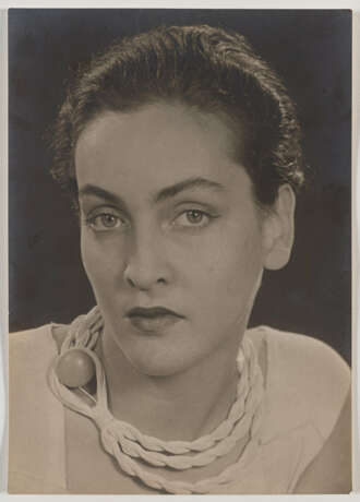 Man Ray. Meret Oppenheim with Necklace - фото 2