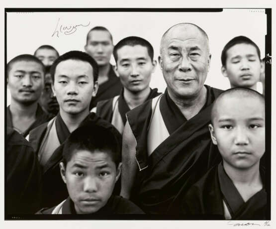 Richard Avedon. His Holiness The Fourteenth Dalai Lama - Foto 1