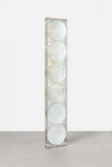 Adolf Luther. Stele mit 6 Doppellinsen