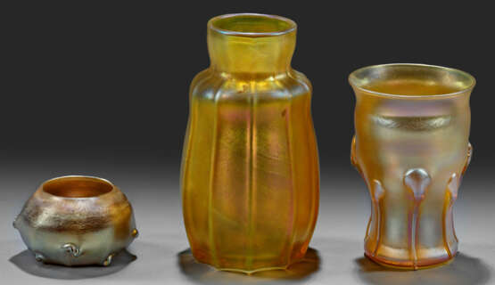 Sammlung von drei Tiffany Favrile-Ziervasen - фото 1 Sammlung von drei Tiffany Favrile-Ziervasen - фото 1