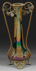 Loetz-Vase mit mit Jugendstil-Bronzemontierung