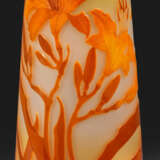 Gallé-Vase mit Lilien-Dekor - Foto 1