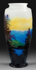 Große Gallé-Vase mit Landschaftsdekor