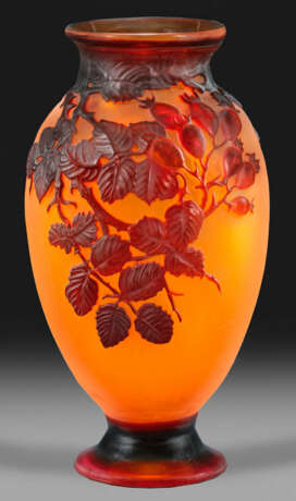 Seltene "Soufflé"-Vase mit "Églantier"-Dekor von Emile Gallé - фото 1 Seltene "Soufflé"-Vase mit "Églantier"-Dekor von Emile Gallé - фото 1