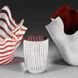 Zwei "Fazzoletto"-Vasen mit Ziervase - фото 1