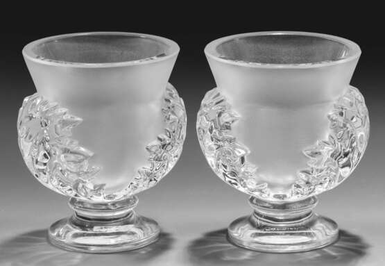 Paar Lalique-Vasen "Saint-Cloud" - фото 1 Paar Lalique-Vasen "Saint-Cloud" - фото 1