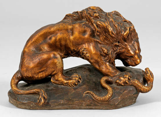 Figurengruppe Löwe mit Schlange - Foto 1