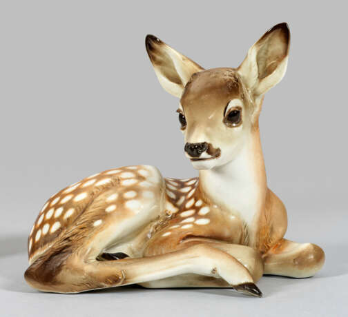 Liegendes Rehkitz von Allach - photo 1