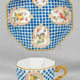 Feine Ziertasse mit Früchten und Blumenzweigen - photo 1