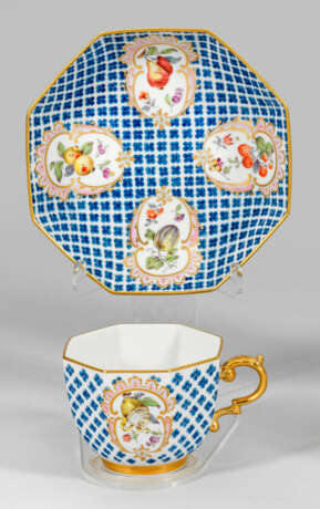 Feine Ziertasse mit Früchten und Blumenzweigen - photo 1