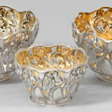 Drei Jugendstil-Körbe mit Iris-Dekor - photo 1