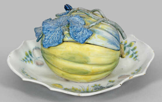 Äußerst seltene Gögginger Melonen-Terrine auf Presentoir - фото 3 Äußerst seltene Gögginger Melonen-Terrine auf Presentoir - фото 3