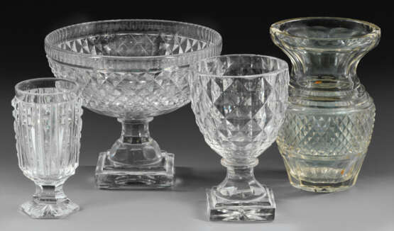 Zwei Fußschalen und zwei Vasen im Biedermeierstil - фото 1 Zwei Fußschalen und zwei Vasen im Biedermeierstil - фото 1