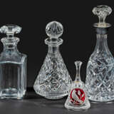 Drei Karaffen und eine Tischglocke - photo 1