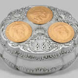 Tabatiere mit Münzen aus dem Dreikaiserjahr - фото 1