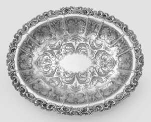 Große Obstschale mit floralem Dekor