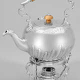 Englische Teekanne auf Rechaud - photo 1