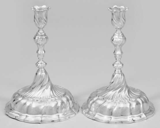 Paar feine Rokoko-Tafelleuchter - фото 1 Paar feine Rokoko-Tafelleuchter - фото 1