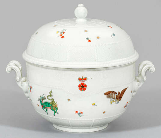 Große Deckelterrine mit dem Wappen der Fürsten - фото 1 Große Deckelterrine mit dem Wappen der Fürsten - фото 1