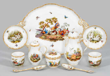 Kaffee-Dejeuner mit feinem Vogeldekor