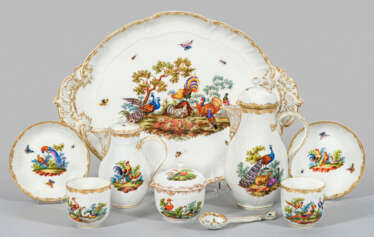 Kaffee-Dejeuner mit feinem Vogeldekor