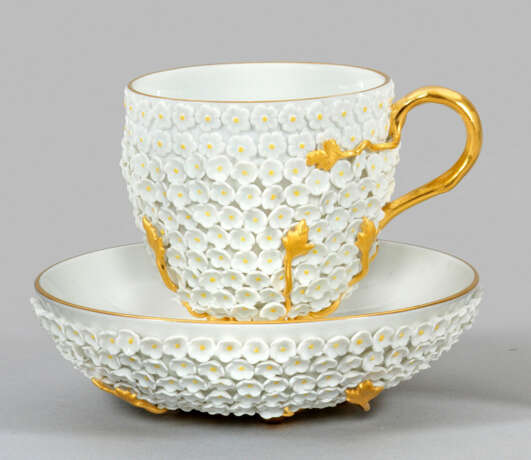 Prächtige Tasse mit Schneeballenblüten - photo 1